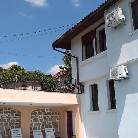 Guest House Harmony เวลีคอเทอร์โนโว ภายนอก รูปภาพ