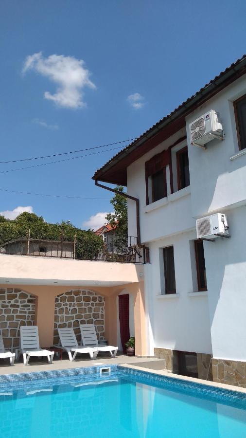 Guest House Harmony เวลีคอเทอร์โนโว ภายนอก รูปภาพ